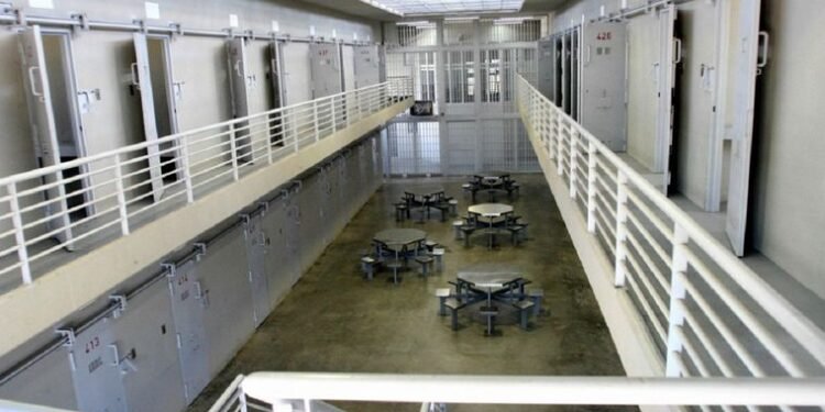 Un preso en Córdoba rechazó la libertad condicional para quedarse en la cárcel con su novio