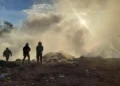 Un incendio en un microbasural de Cerro Las Rosas generó densas humaredas y afectó la visibilidad en la Ruta 9