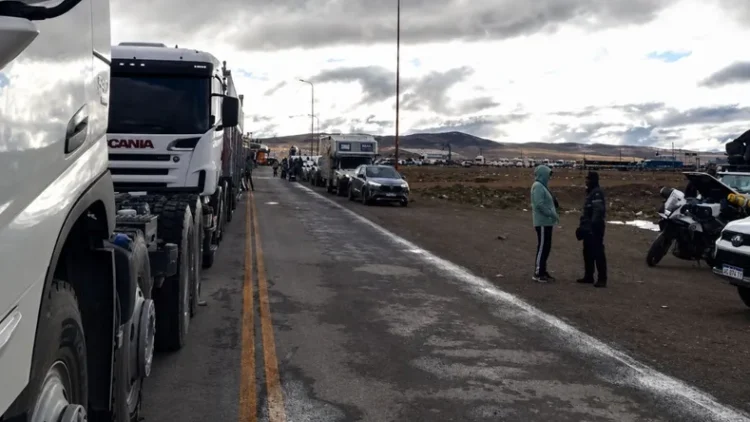El Paso de Jama reabre de forma restringida solo para camiones y con un esquema alternado