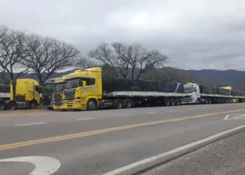 Paso de Jama: Asisten a más de 300 personas varadas