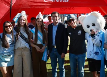 Sadir acompañó el cierre del Finde Estudiantil en el Estadio 23 de Agosto