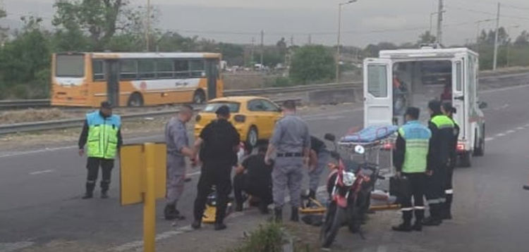 Dos personas heridas tras caer de una moto cerca del barrio Las Lomas