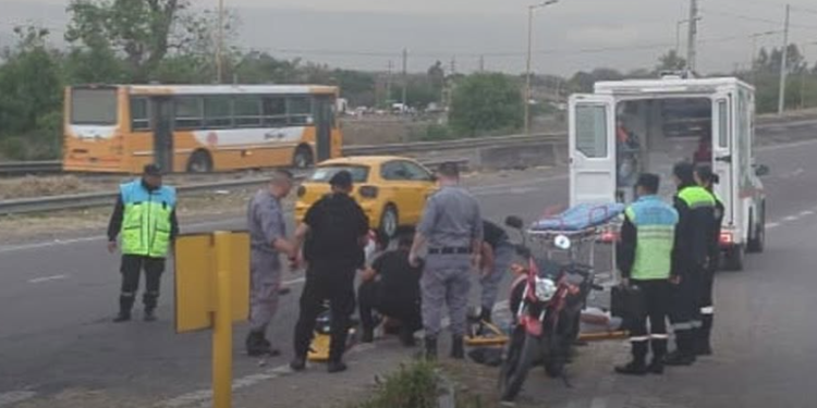 Dos personas heridas tras caer de una moto cerca del barrio Las Lomas