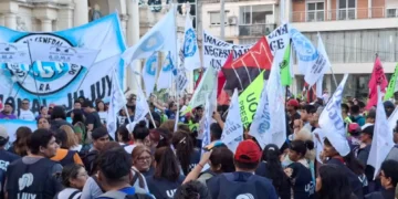 Convocan a la «Marcha de la Bronca» para este sábado
