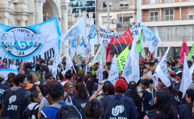 Convocan a la «Marcha de la Bronca» para este sábado