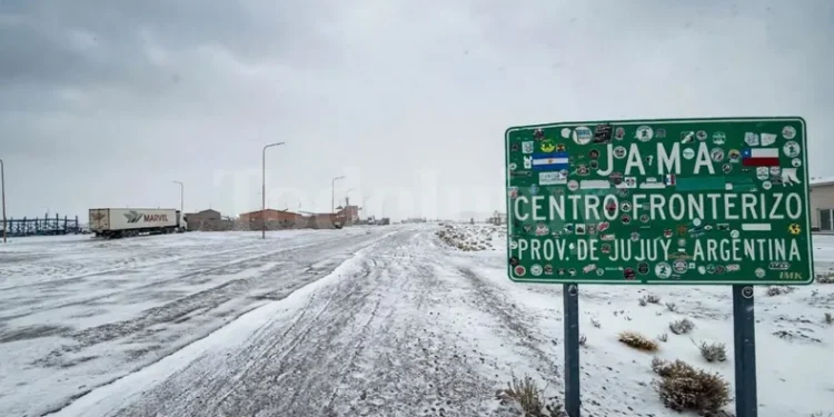 Cerraron el Paso de Jama por temporal de nieve y fuertes vientos en la cordillera
