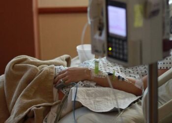 Investigan la internación de una adolescente de 13 años por intoxicación