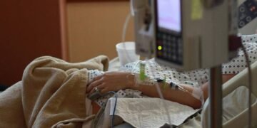 Investigan la internación de una adolescente de 13 años por intoxicación