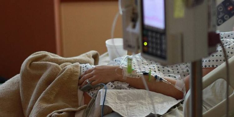 Investigan la internación de una adolescente de 13 años por intoxicación