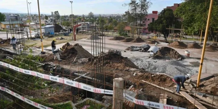 Construyen un multi espacio deportivo y comunitario en el barrio Los Perales