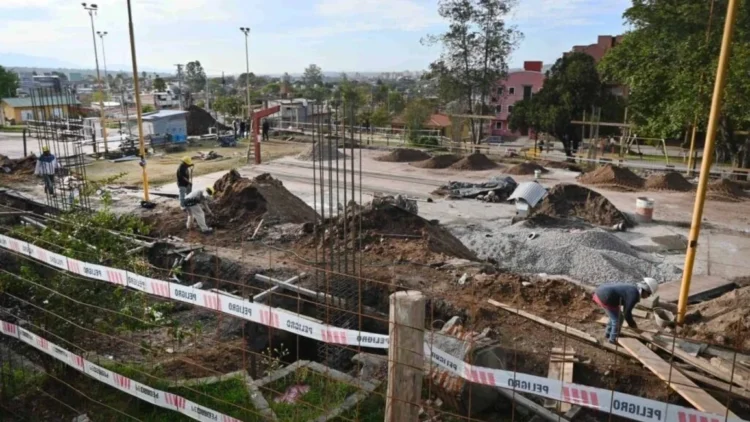 Construyen un multi espacio deportivo y comunitario en el barrio Los Perales
