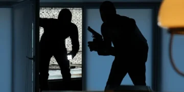Inseguridad en San Pedro: Dos delincuentes armados entraron en una vivienda y golpearon a tres hermanos