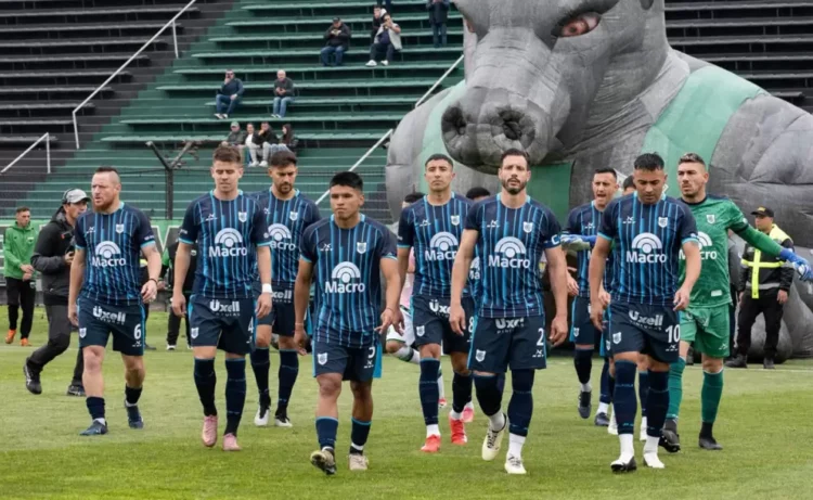 Gimnasia logró una gran victoria en Mataderos y se consolida en el podio de la Primera Nacional